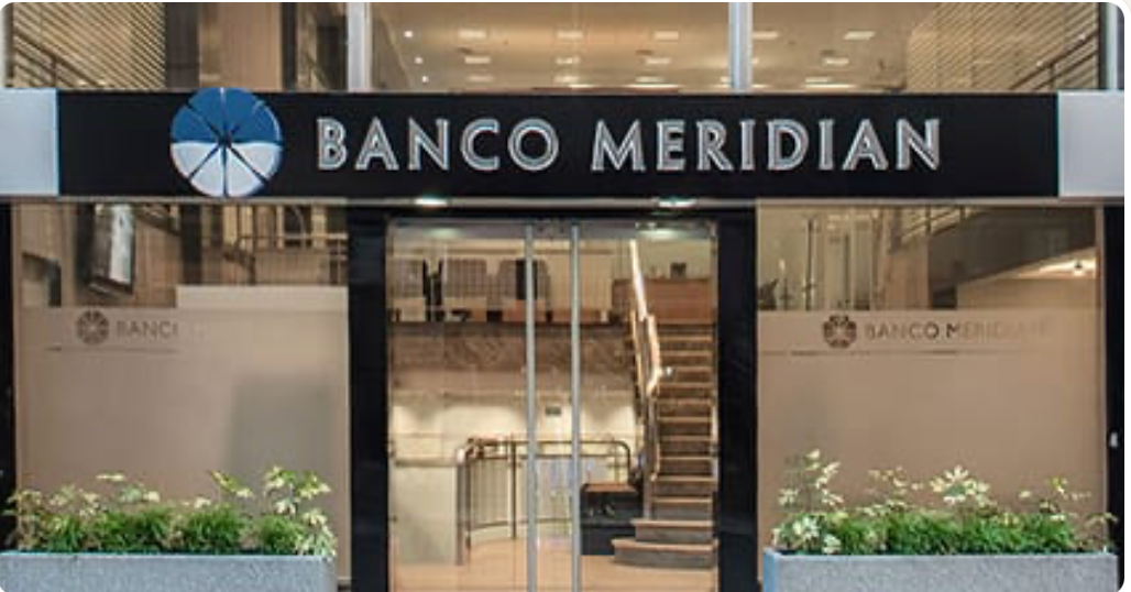 Banco Meridian — Tabiques con cristales laminados